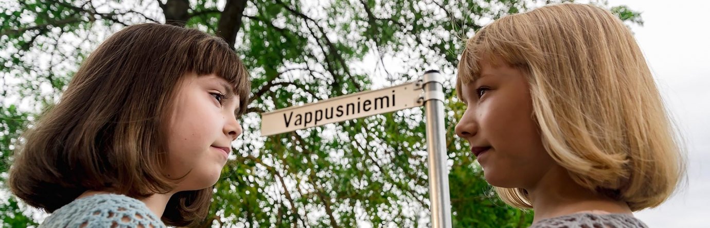 смотреть бесплатно фильм Оннели, Аннели и усыпляющие часы Просмотр фильма Оннели, Аннели и усыпляющие часы
