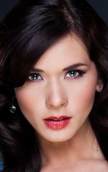 фото: Адриана Лувьер (Adriana Louvier)