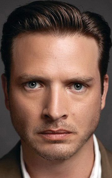 фото: Аден Янг (Aden Young)