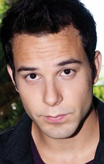 фото: Скайлар Эстин (Skylar Astin)