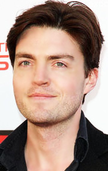 Том Бёрк (Tom Burke) фото: Том Бёрк (Tom Burke)