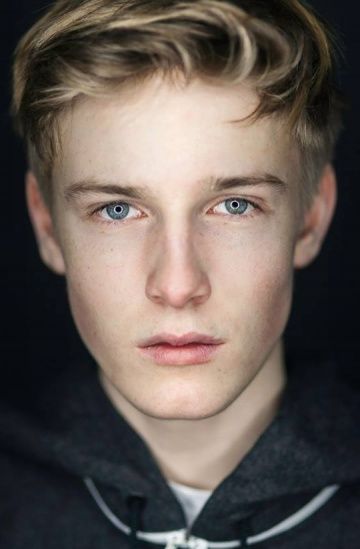 Луис Хофманн (Louis Hofmann) фото: Луис Хофманн (Louis Hofmann)