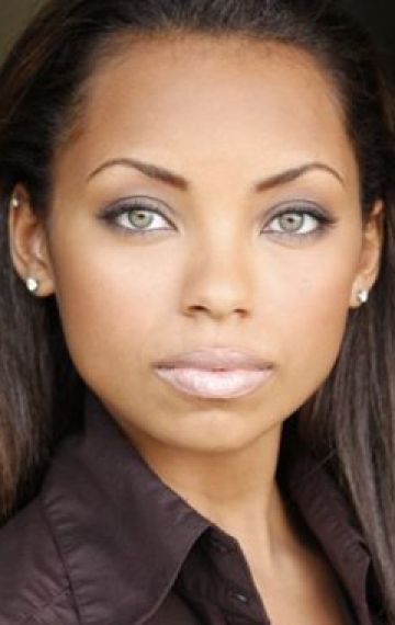 фото: Логан Браунинг (Logan Browning)