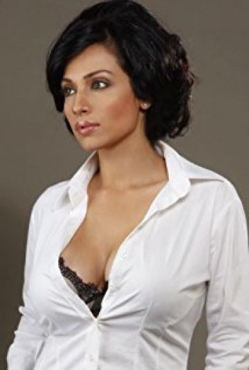 (Fllora Saini) фото: (Fllora Saini)