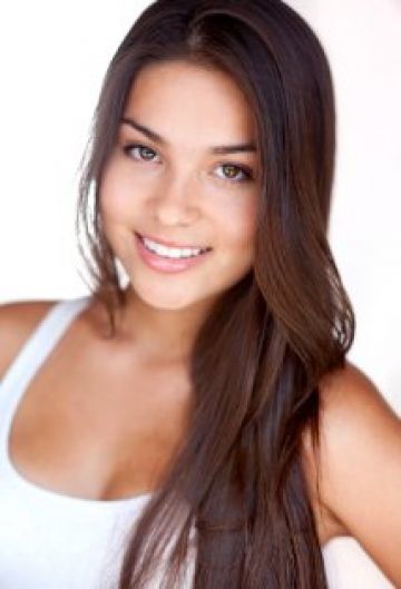 Девери Джейкобс (Devery Jacobs) фото: Девери Джейкобс (Devery Jacobs)