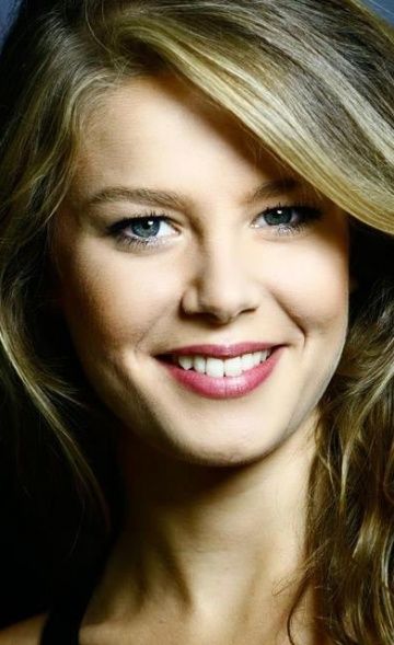 Бурджу Бириджик (Burcu Biricik) фото: Бурджу Бириджик (Burcu Biricik)