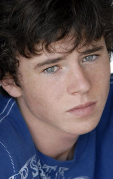Чарли МакДермотт (Charlie McDermott) фото: Чарли МакДермотт (Charlie McDermott)